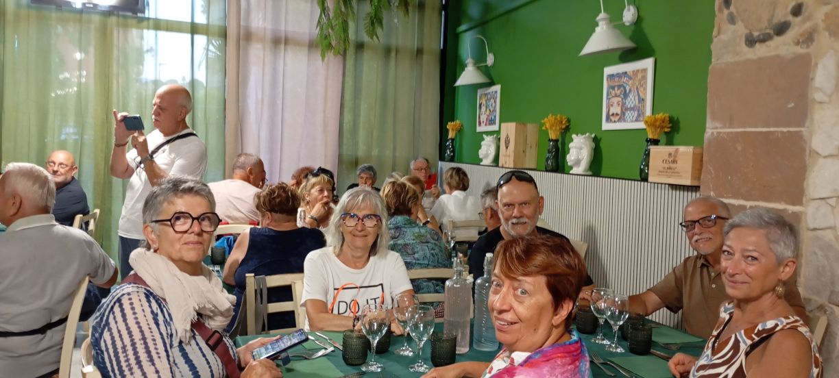 Gruppo a tavola 2